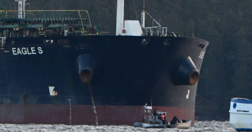 ancora petrolierului eagle s suspectat ca a taiat cablul submarin estlink 2 a fost recuperata din golful finlandei 677d4661173ff