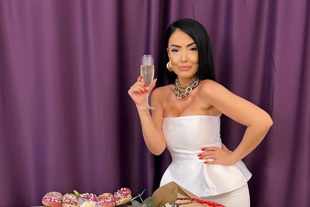 andreea mantea a aparut cu fata umflata la casa iubirii emisiunea pe care o prezinta la kanal d am primit foarte multe mesaje tremur de durere 6789003d7cd91