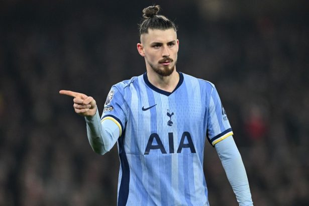 anuntul despre radu dragusin dupa ce a fost criticat pentru evolutia din partida cu arsenal 678bd11bb7300
