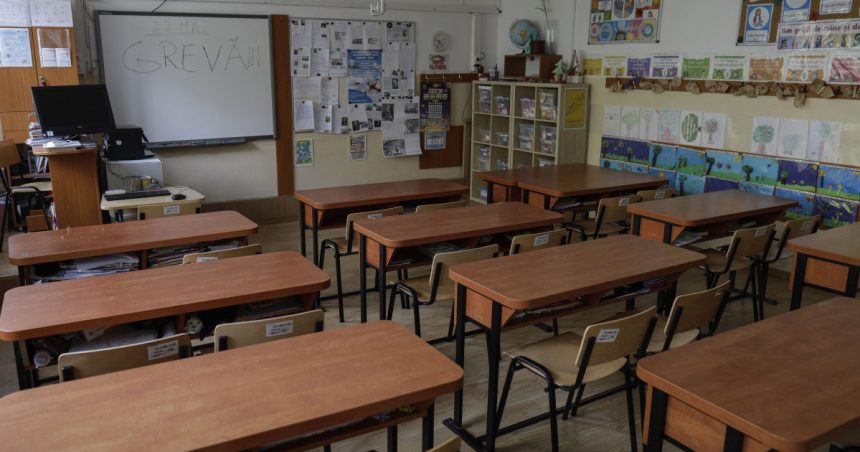 Aproape jumătate dintre elevii de gimnaziu din România abandonează școala pentru a se angaja, în loc să continue liceul (studiu) 1 aproape jumatate dintre elevii de gimnaziu din romania abandoneaza scoala ei vor sa se angajeze in loc sa continue liceul studiu 67922d564195b