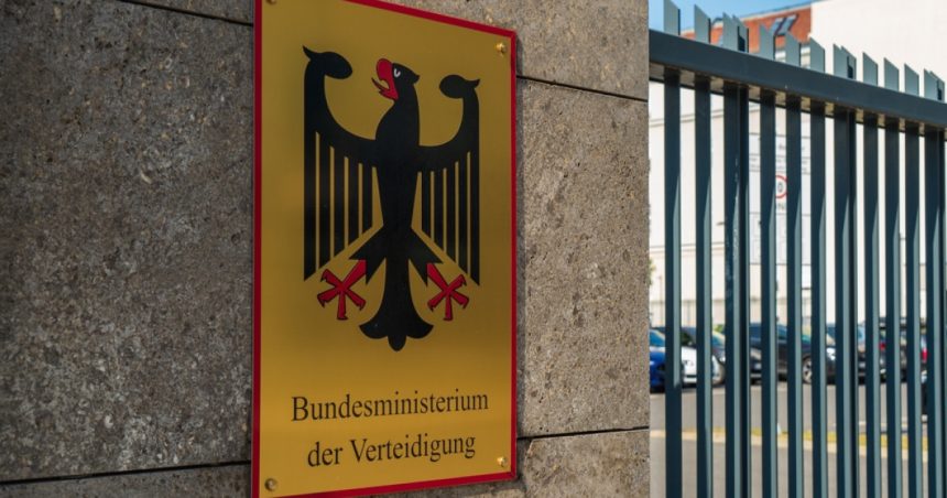 Armata germană și Ministerul Apărării își vor suspenda conturile de la X, rețeaua lui Musk. Ce motive stau în spatele acestei decizii? 1 armata germana si ministerul apararii isi vor suspenda conturile de la x reteaua lui musk care este motivul 6787c0b6d8e02