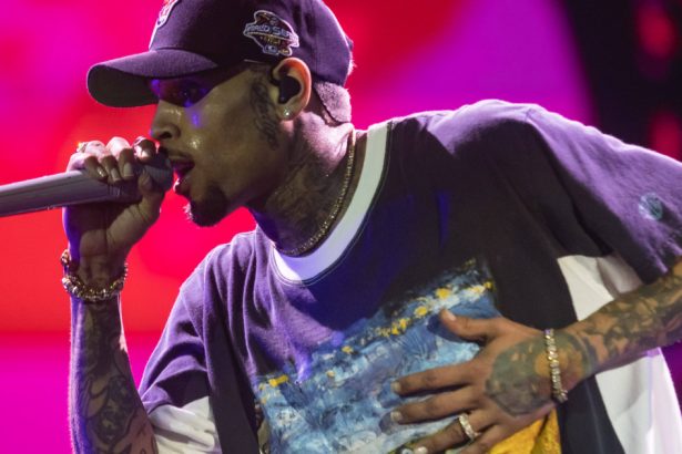 artistul chris brown cere 500 de milioane de dolari de la gigantul warner bros care este motivul 679237fdf27b9