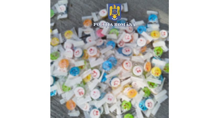 atentat la sanatate in portul constanta sute de cutii cu bomboane contrafacute depistate de politisti 67909dd8be05b
