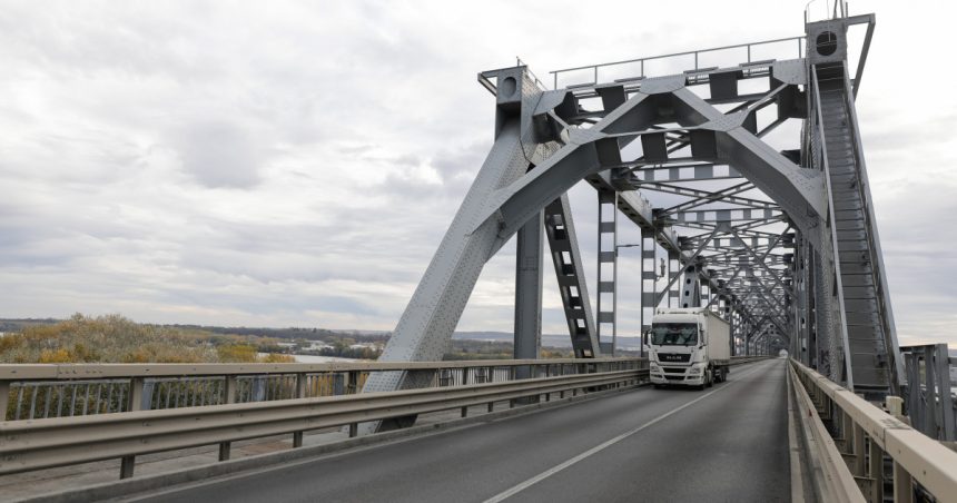 Atenționare de călătorie în Bulgaria: Transporturile agabaritice nu vor putea traversa Podul Giurgiu-Ruse. 1 atentionare de calatorie in bulgaria transporturile agabaritice nu vor putea trece podul giurgiu ruse 678b7d15e88e4