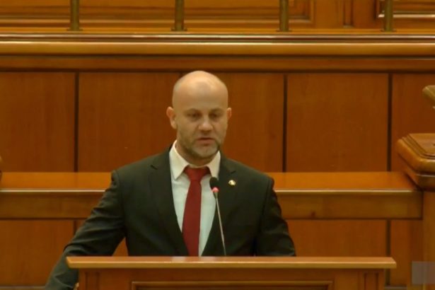 aur istii se amuza de schimbarea de macaz a lui lasconi deputatul hristu avem un sistem care refuza sa plece de la putere s a obisnuit cu puterea si refuza sa renunte la 6794c7bd6c95a