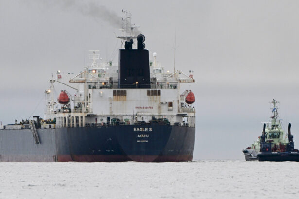 autoritatile finlandeze fac perchezitii pe nava din flota fantoma a rusiei confiscata in marea baltica 67769e02110df