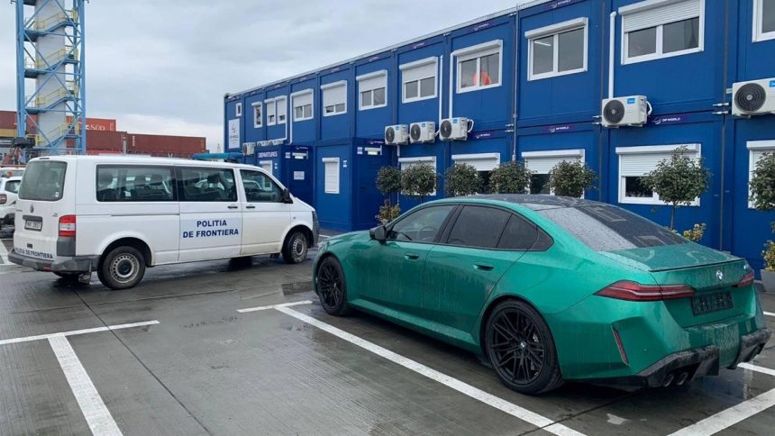 Autoturism de lux în valoare de aproximativ 750.000 de lei, căutat de autoritățile din Polonia, descoperit de polițiștii de frontieră în Portul Constanța. 1 autoturism de lux in valoare de aproximativ 750 000 de lei cautat de autoritatile din polonia descoperit de politistii de frontiera in portul constanta 6794acc99922d