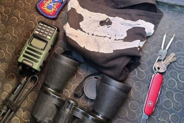 barbat cu echipament militar si diverse embleme in limba rusa si ucraineana prins la protestul aur ce obiecte au mai gasit politistii 6783ef812c3ab