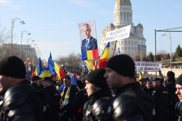 barbatul retinut dupa ce a vandalizat masina unor jurnalisti la mitingul pro georgescu a fost plasat sub control judiciar 6782a4ebb64d9