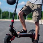 barcelona impune purtarea castii de protectie pentru utilizatorii de trotinete electrice ce amenzi risca cei ce nu respecta regula 679ba7601d5b5