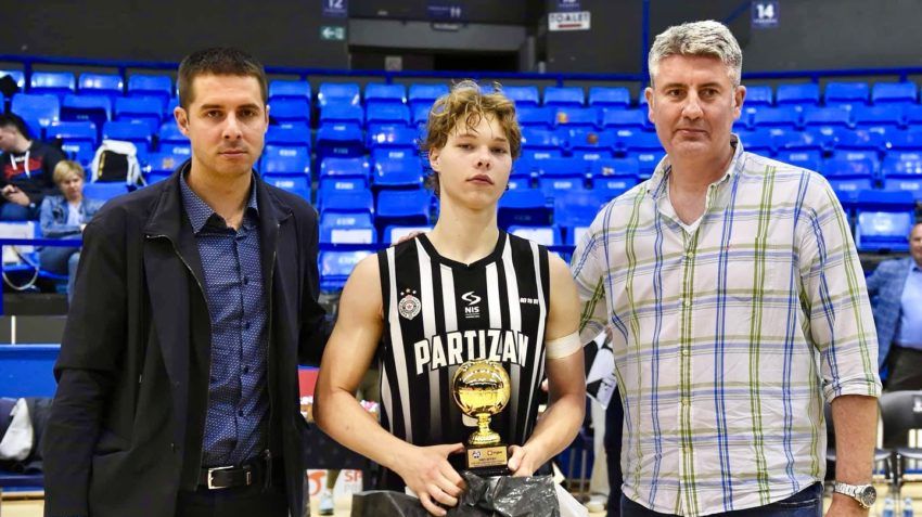 Baschetbalist român, împrumutat de Partizan Belgrad la echipa care i-a dezvoltat pe Jokic, Jovic, Micic și Zubac 1 baschetbalist roman imprumutat de partizan belgrad la echipa care i a format pe jokic jovic micic si zubac 678e2dd40c65e
