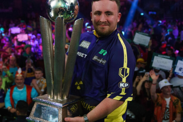 britanicul luke littler a devenit cel mai tanar campion mondial la darts din istorie 677d097fb6c43