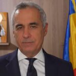 calin georgescu ii cheama pe toti romanii la un protest la ccr aveti ocazia de a va face copiii si nepotii mandri ca ati luat atitudine in mod demn video 677ce31467ceb