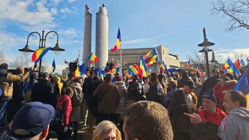 Călin Georgescu, mesaj din mijlocul oamenilor: „Eu am invitat pe toată lumea la această horă!”. Ciolacu și Iohannis, marii absenți la evenimentele Zilei Unirii Principatelor. 1 calin georgescu mesaj din mijlocul oamenilor eu am invitat pe toata lumea la aceasta hora ciolacu si iohannis marii absenti la evenimentele zilei unirii principatelor 67939c7149798