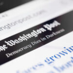 caricaturista de la washington post demisioneaza dupa ce i s a respins o caricatura cu bezos in genunchi in fata lui trump 677a1316de0a8