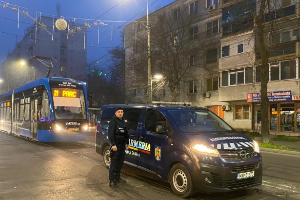 cascadorii rasului la braila un tramvai a plecat de pe loc fara vatman la bord si a fost nevoie de interventia jandarmilor pentru a l opri 679ba4da7a577