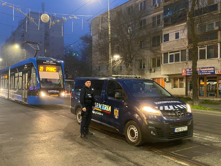 cascadorii rasului la braila un tramvai a plecat de pe loc fara vatman la bord si a fost nevoie de interventia jandarmilor pentru a l opri 679ba4da7a577