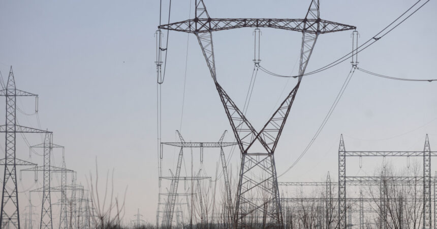 Cât vor plăti românii pentru gaze și energie electrică începând cu 1 aprilie. Trei scenarii posibile 1 cat vor plati romanii pentru gaze si energie electrica de la 1 aprilie trei scenarii posibile 677f9c0d075c6