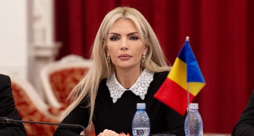 Câți bani lua Laura Vicol pentru a apăra interlopi: „Aveam onorarii de minim 15.000 de euro”. Denise Rifai, uimită când a auzit cea mai mare sumă încasată. 1 cati bani lua laura vicol sa apere interlopi aveam onorarii de minim 15 000 de euro denise rifai uimita cand a auzit cea mai mare suma incasata 6798e6a8433f1