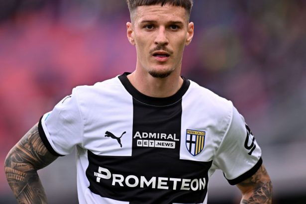 ce oferta a facut fiorentina pentru dennis man e mai putin decat a primit fcsb ul de la parma 67901693ba48e