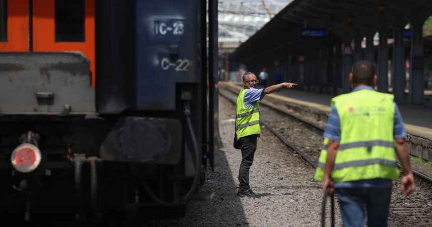 Ceferiștii amenință cu greva, dacă trenurile CFR Călători anulate de „ordonanța trenuleț” nu vor fi reinstalate în circulație 1 ceferistii ameninta cu greva daca trenurile cfr calatori anulate de ordonanta trenulet nu vor fi repuse in circulatie 6794a986a12b3