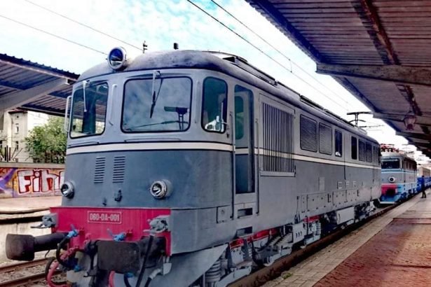 cfr calatori anunta ca va suspenda sute de trenuri din cauza masurilor de austeritate 678cf6a6f0526