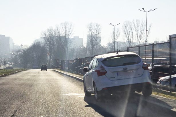 cine a pus masina n drum calea de acces spre dedeman tomis blocata de cateva zile de un autoturism scos la vanzare 678e055a8db7f
