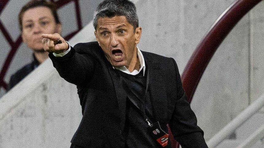 cine ii va lua locul lui razvan lucescu pe banca la meciul cu aek antrenorul roman e out dupa scandalul din tur 677c5391ec98c