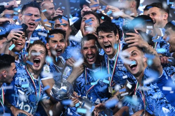 como si dice echipa lui cesc fabregas poate face transferuri spectaculoase pentru a ramane in serie a 677bd4e5af8f5