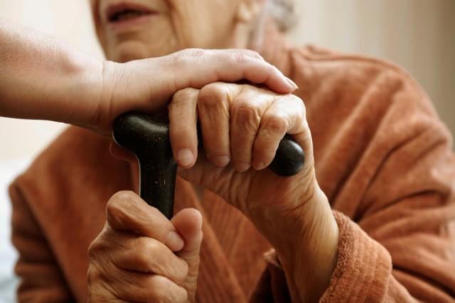 Condamnat definitiv pentru viol: a încercat să-și constrângă gazda, o bătrână de 85 de ani, să-i facă sex oral, dar în cele din urmă a abuzat el de ea 1 condamnat definitiv pentru viol a vrut sa si oblige gazda o batrana de 85 de ani sa i faca sex oral dar in cele din urma i a facut el 6789a6128a4c6