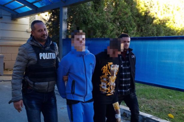 constanta au fost prinsi tinerii care au talharit un barbat si i au furat telefonul si 1 500 de lei 679a1e9e1bf65