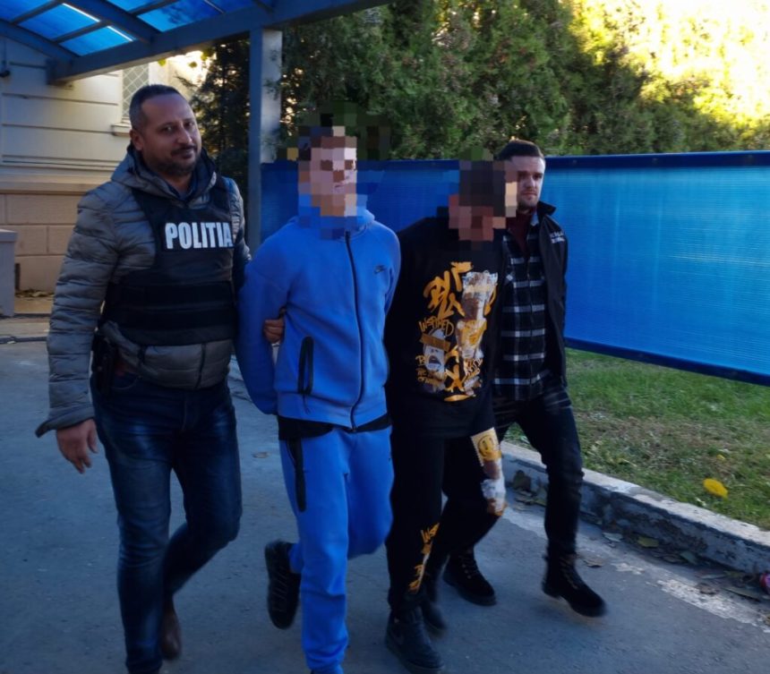 constanta au fost prinsi tinerii care au talharit un barbat si i au furat telefonul si 1 500 de lei 679a1e9e1bf65