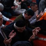 credinciosii musulmani sarbatoresc noaptea de mirac care marcheaza ascensiunea profetului muhammed 679642b9bd0f6