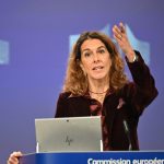 cum raspunde ce la criticile ca a ascuns amploarea bolii ursulei von der leyen poate comisia sa fie condusa dintr un spital 67857d0f35a4e
