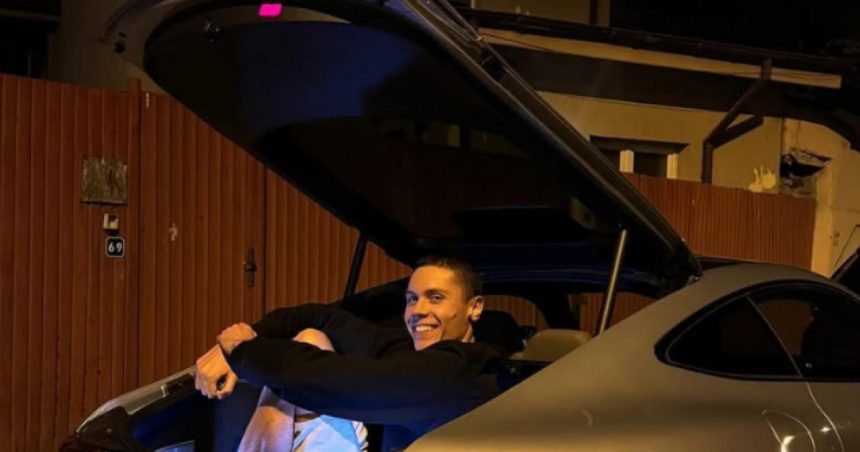 David Popovici, amenințat de un vecin în stare de ebrietate. Bărbatul a fost reținut de polițiști. 1 david popovici amenintat de un vecin baut barbatul a fost incatusat de politisti 679d0d9b8337d