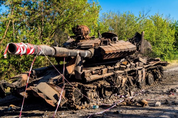 doi generali ucraineni au fost arestati sunt acuzati ca nu au organizat eficient apararea in zona harkov si au abandonat pozitiile 678e5f5b59df2