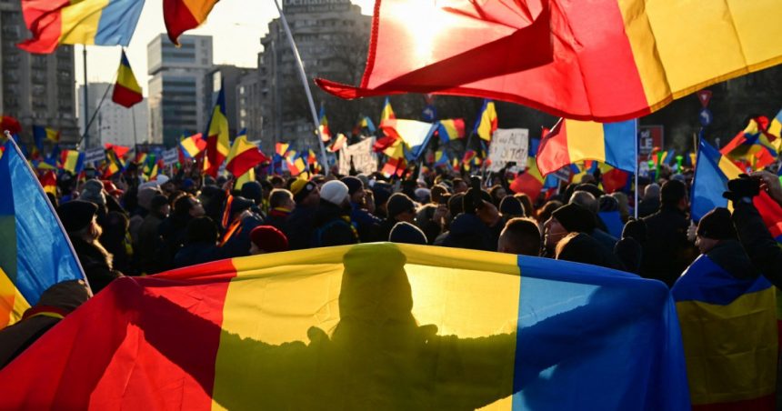Două treimi dintre români consideră că sunt percepuți ca cetățeni ”de mâna a doua în Europa”, conform unui sondaj INSCOP. 1 doi romani din trei cred ca sunt priviti ca cetateni de mana a doua in europa arata un sondaj inscop 678f98b506f82