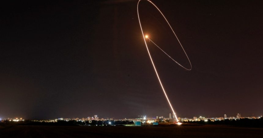 Donald Trump anunță că va ordona construcția unui scut antirachetă similar cu „Iron Dome”-ul israelian 1 donald trump anunta ca va ordona constructia unui scut antiracheta de tip iron dome similar celui israelian 679885538631a
