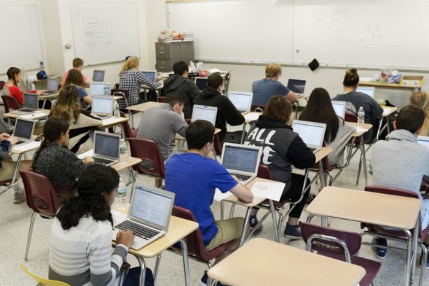 donald trump urmeaza sa opreasca finantarea scolilor care predau teoria critica a rasei 679a8a0d40a02