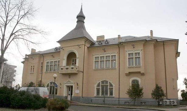 doua familii vecine s au judecat opt ani pentru o parte de locuinta dupa dezmembrarea acesteia insa in cele din urma au renuntat la proces 67942e736cb49