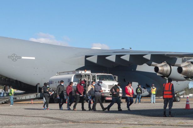 dupa mexic si columbia interzice intrarea unor avioane americane cu migranti expulzati 6796728a20a6a