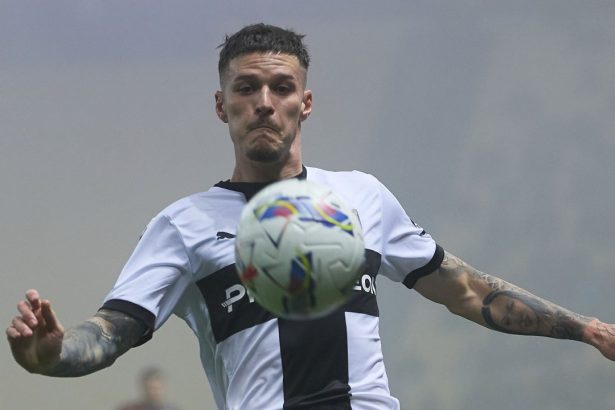 e gata parma i a stabilit pretul lui dennis man ultima mutare a italienilor 678fb09f18eae