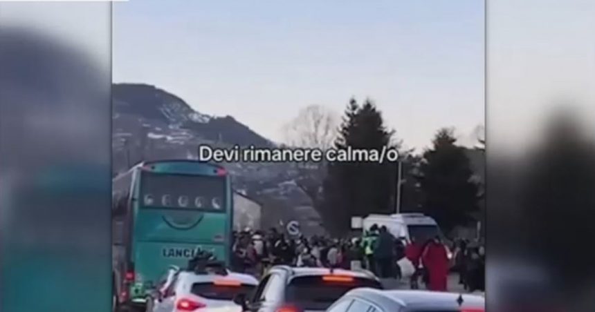 efect uluitor al tiktok asupra unei statiuni din italia peste 10 000 de oameni au invadat un orasel de 1 400 de locuitori 6799c1cd00b9d