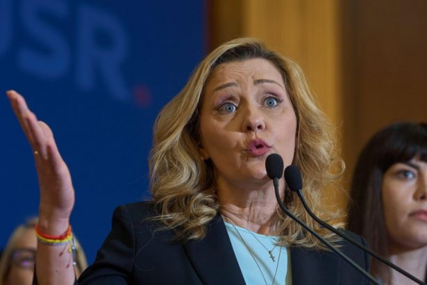elena lasconi ii cere demisia lui toni grebla e inacceptabil ca acest domn sa organizeze inca o runda de alegeri in romania 678a5f0e4cbfd