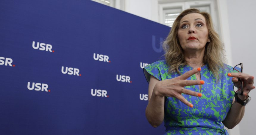 Elena Lasconi susține restructurările lui Bolojan de la Senat, cu o condiție: „Dacă vor rămâne armatele de piloși, nu faceți nimic” 1 elena lasconi saluta restructurarile lui bolojan de la senat cu o conditie daca vor ramane armatele de pilosi nu faceti nimic 6794dabcf06d4
