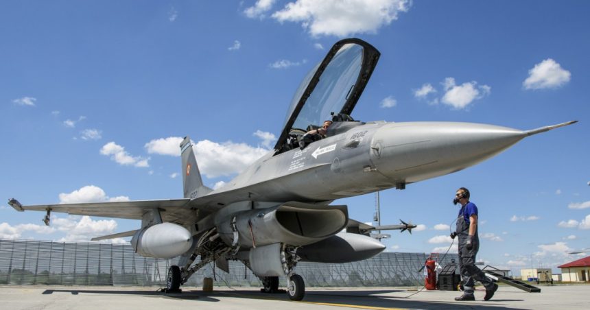 escadrila 48 vanatoare este acum completa inca un avion f 16 fighting falcon a ajuns din norvegia la baza 71 aeriana campia turzii 679bcac05b59a