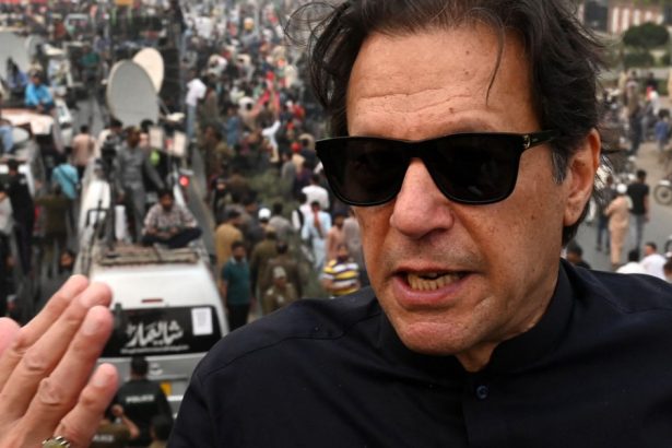 fostul premier al pakistanului a fost condamnat la inca 14 ani de inchisoare intr un nou dosar ce acuzatii i se aduc lui imran khan 678a441f80a94