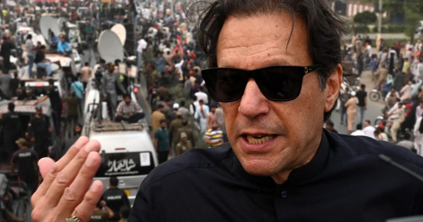 fostul premier al pakistanului a fost condamnat la inca 14 ani de inchisoare intr un nou dosar ce acuzatii i se aduc lui imran khan 678a441f80a94