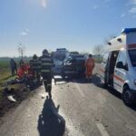 foto accident cumplit intre 3 autoturisme pe dn 2 un barbat de 50 de ani si a pierdut viata 6781756c43429