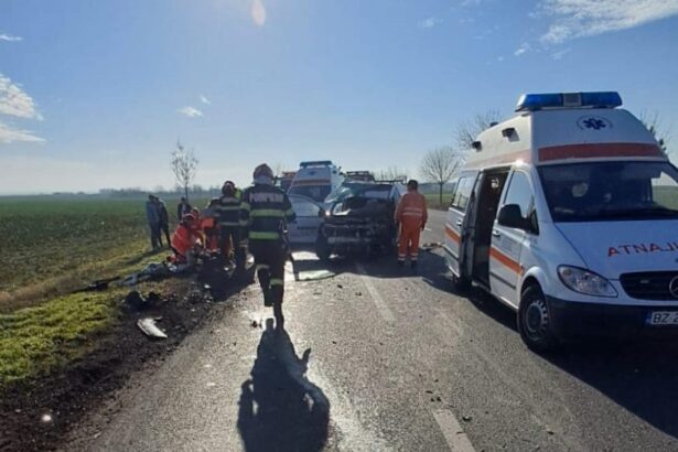 foto accident cumplit intre 3 autoturisme pe dn 2 un barbat de 50 de ani si a pierdut viata 6781756c43429